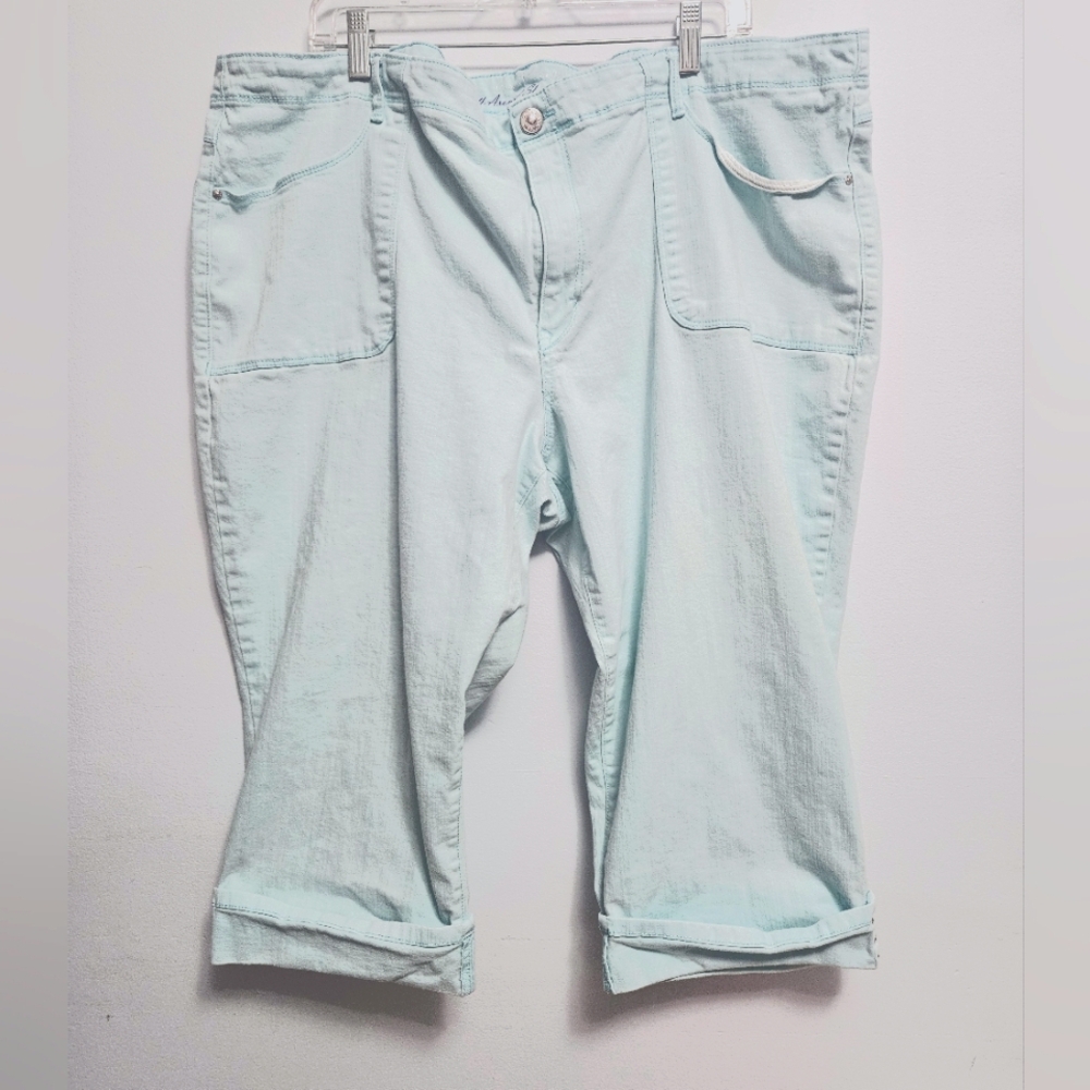 24W  Gloria Vanderbilt Aqua Cropped Pants
